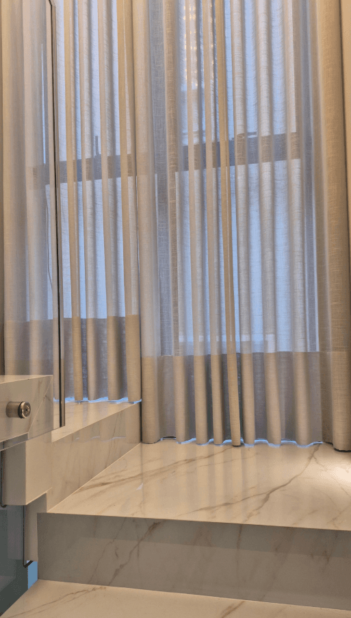 Barra e acabamento para cortina em escada — Dona Menina Ateliê Florianópolis SC